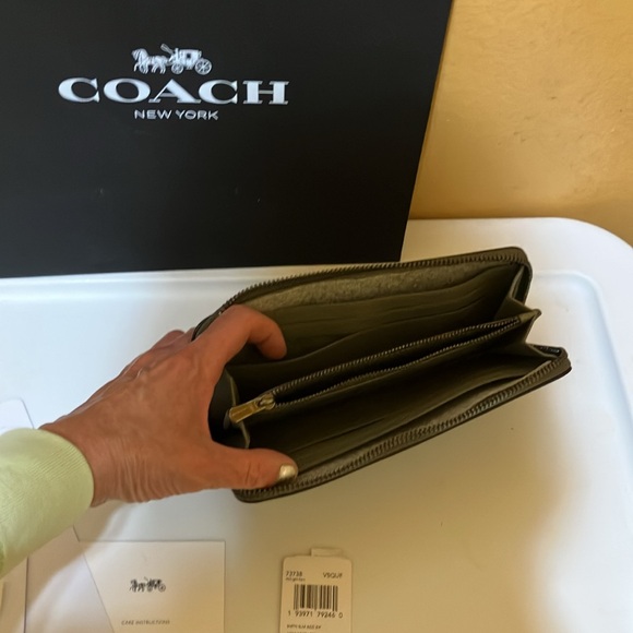 Coach Lt Fern zip around leather wallet gunmetal hardware - Picture 4 of 9